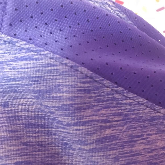 Like New Women’s Workout Top with Pockets - Picture 6 of 7